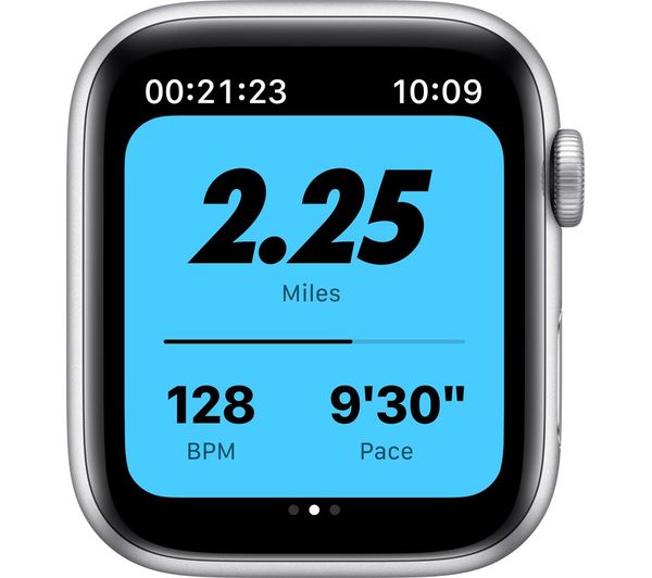 Apple Watch Nike SE - 40MM GPS Silver Aluminum Case with Pure  Platinum/Black Nike Sport Band: Buy Online at Best Price in Egypt - Souq is  now Amazon.eg