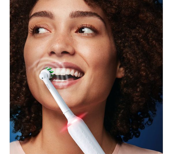 ORAPRO3000 ORAL B CrossAction Pro 3 3000 Electric Toothbrush Currys